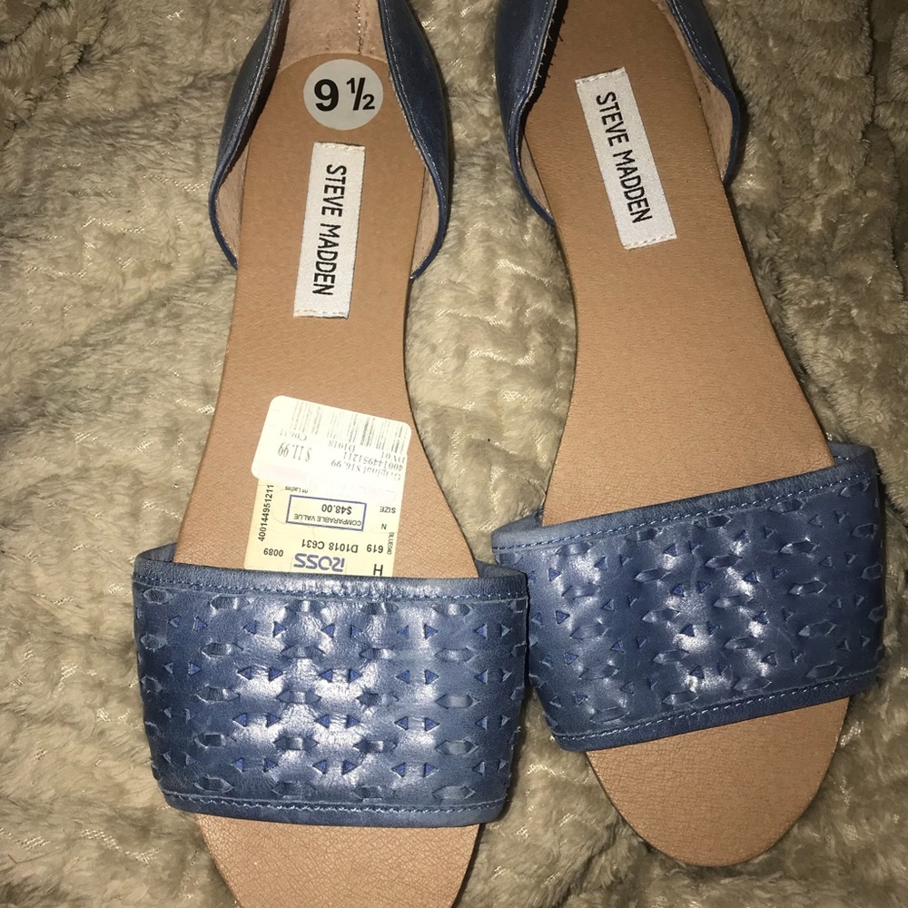 NWT Steve Madden flat sandals